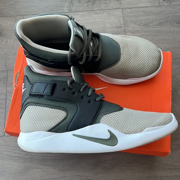 Nike Incursion - Picture 2 of 6
